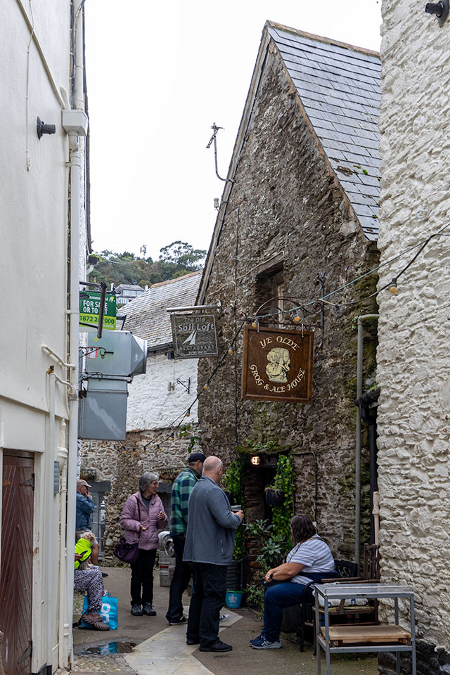 looe weekender
